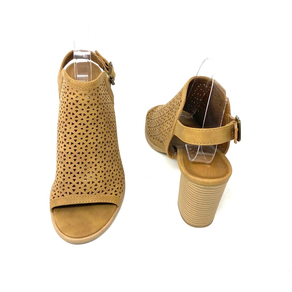 Universal Thread Sandals - Picture 6 of 7